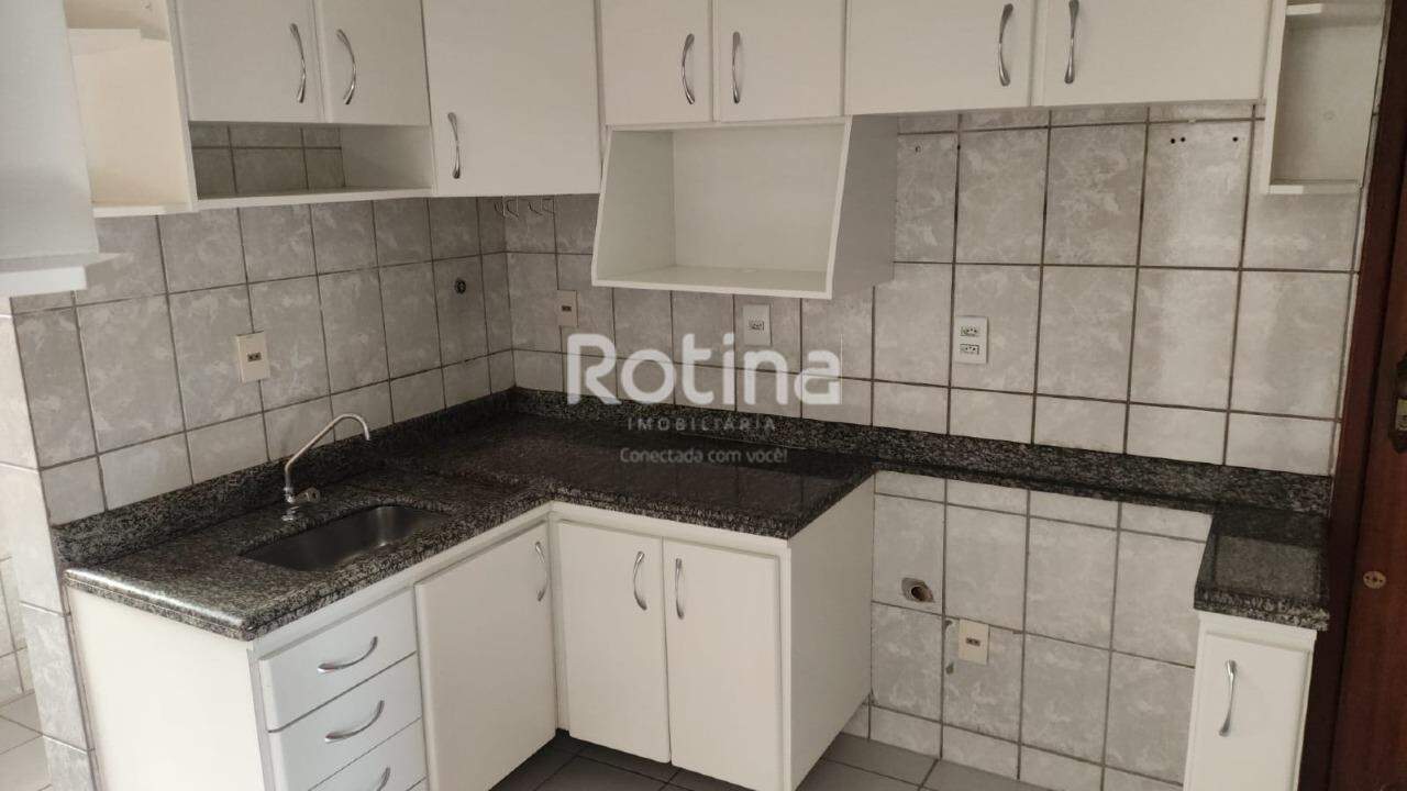 Apartamento para alugar, 3 quartos em Uberlândia no bairro Santa Mônica no valor de R$ 2.500,00 - Rotina Imobiliária: 