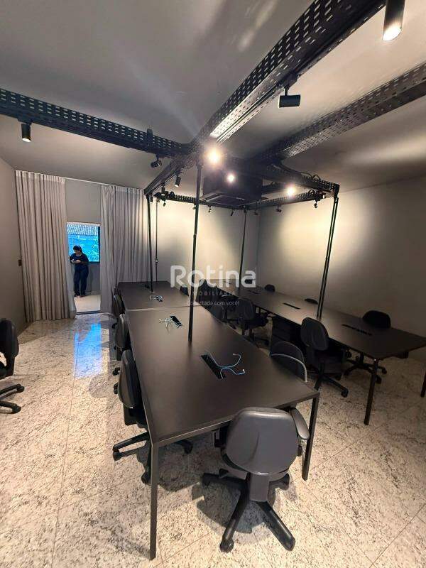 Loja para alugar, em Uberlândia no bairro Fundinho no valor de R$ 6.000,00 - Rotina Imobiliária: 