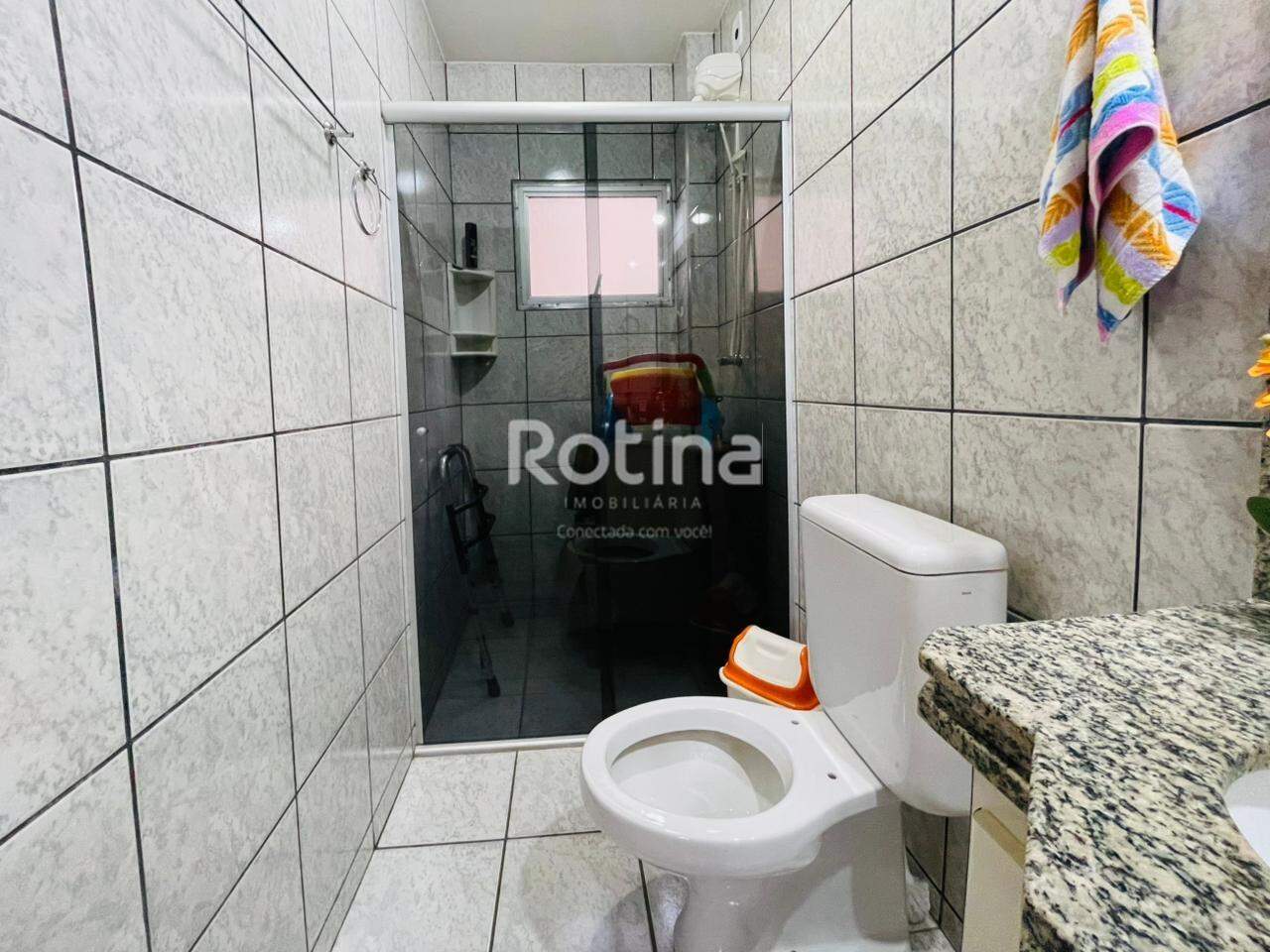 Apartamento à venda, 3 quartos em Uberlândia no bairro Santa Mônica no valor de R$ 320.000,00 - Rotina Imobiliária: 