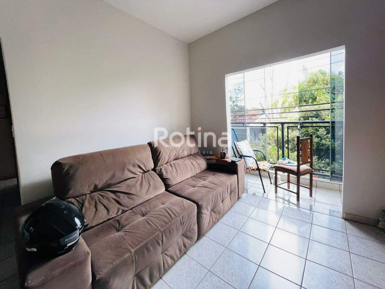 Apartamento à venda, 3 quartos em Uberlândia no bairro Santa Mônica no valor de R$ 320.000,00 - Rotina Imobiliária: 