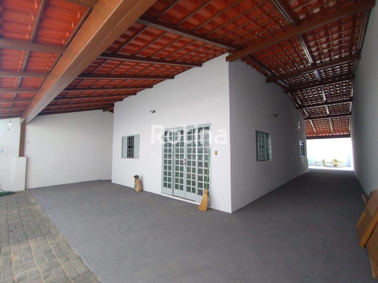 Casa para alugar, 3 quartos em Uberlândia no bairro Nova Uberlândia no valor de R$ 2.800,00 - Rotina Imobiliária: 