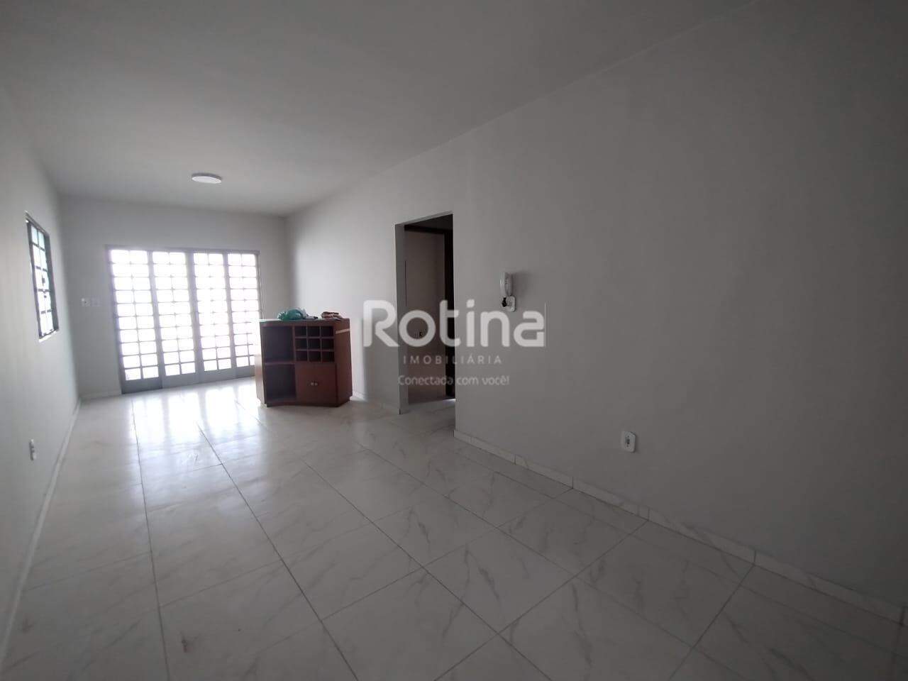 Casa para alugar, 3 quartos em Uberlândia no bairro Nova Uberlândia no valor de R$ 2.800,00 - Rotina Imobiliária: 