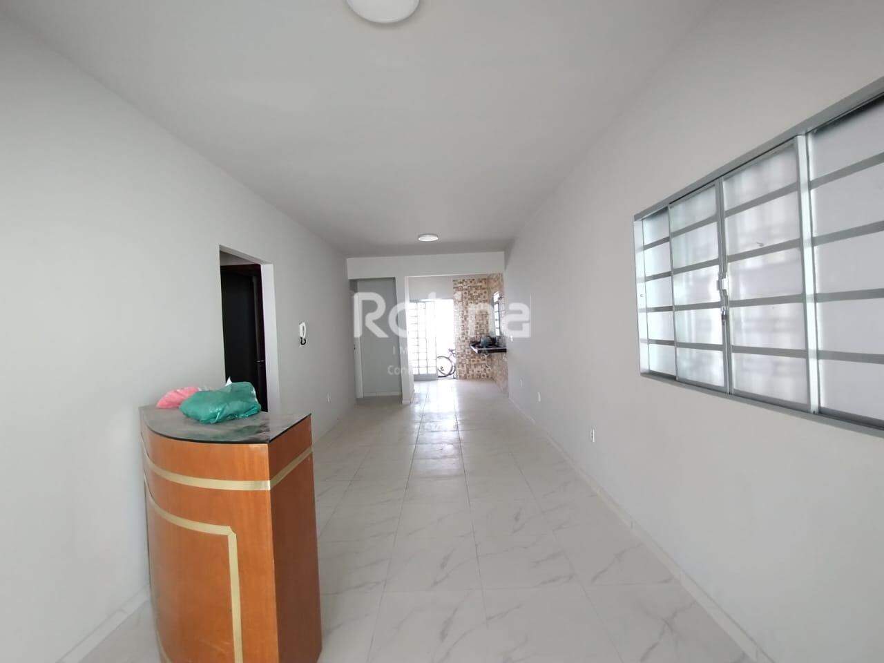 Casa para alugar, 3 quartos em Uberlândia no bairro Nova Uberlândia no valor de R$ 2.800,00 - Rotina Imobiliária: 