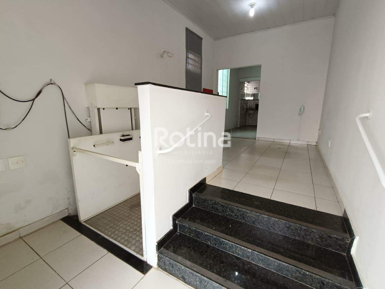 Casa Comercial para alugar, em Uberlândia no bairro Martins no valor de R$ 4.400,00 - Rotina Imobiliária: 