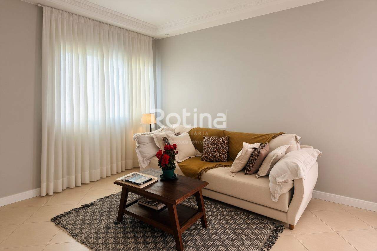Casa à venda, 4 quartos em Uberlândia no bairro Jardim Karaíba no valor de R$ 1.600.000,00 - Rotina Imobiliária: 