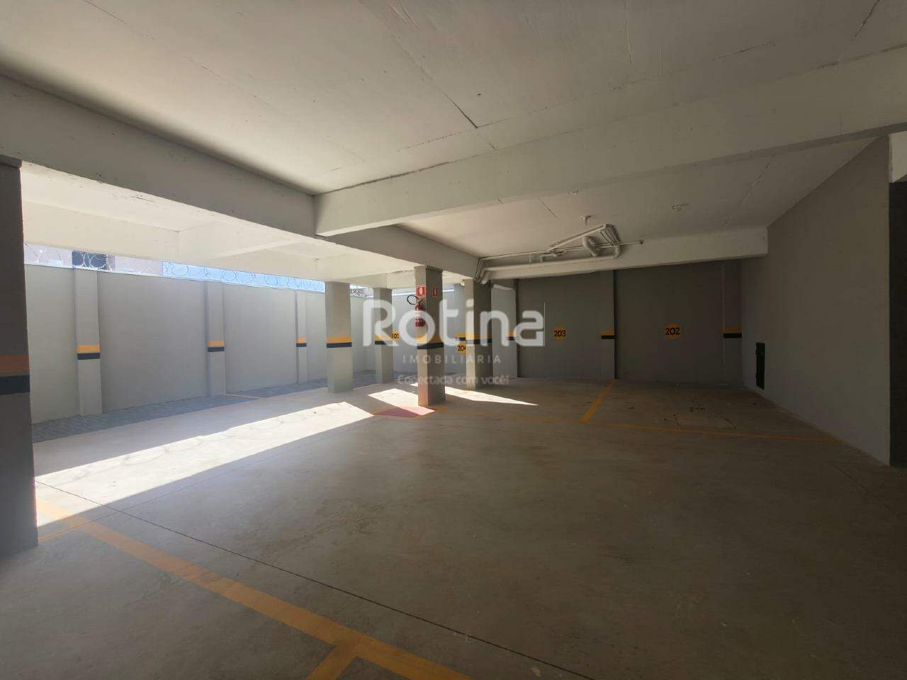 Apartamento para alugar, 2 quartos em Uberlândia no bairro Santa Mônica no valor de R$ 2.200,00 - Rotina Imobiliária: 