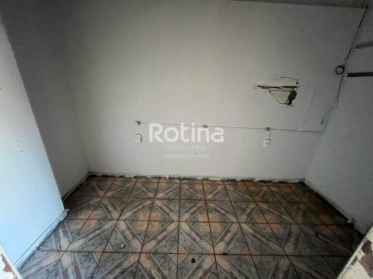 Comercial para alugar, em Uberlândia no bairro Santa Mônica no valor de R$ 1.700,00 - Rotina Imobiliária: 