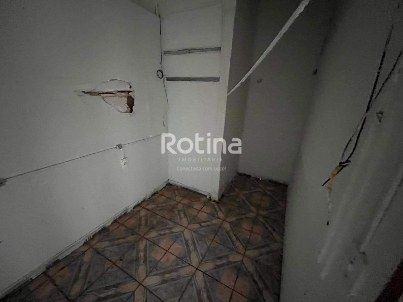 Comercial para alugar, em Uberlândia no bairro Santa Mônica no valor de R$ 1.700,00 - Rotina Imobiliária: 
