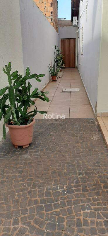 Casa à venda, 3 quartos em Uberlândia no bairro Laranjeiras no valor de R$ 480.000,00 - Rotina Imobiliária: 