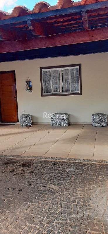 Casa à venda, 3 quartos em Uberlândia no bairro Laranjeiras no valor de R$ 480.000,00 - Rotina Imobiliária: 