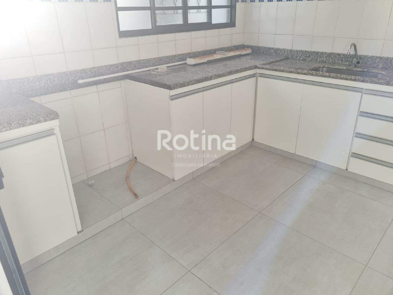 Casa à venda, 3 quartos em Uberlândia no bairro Alto Umuarama no valor de R$ 800.000,00 - Rotina Imobiliária: 