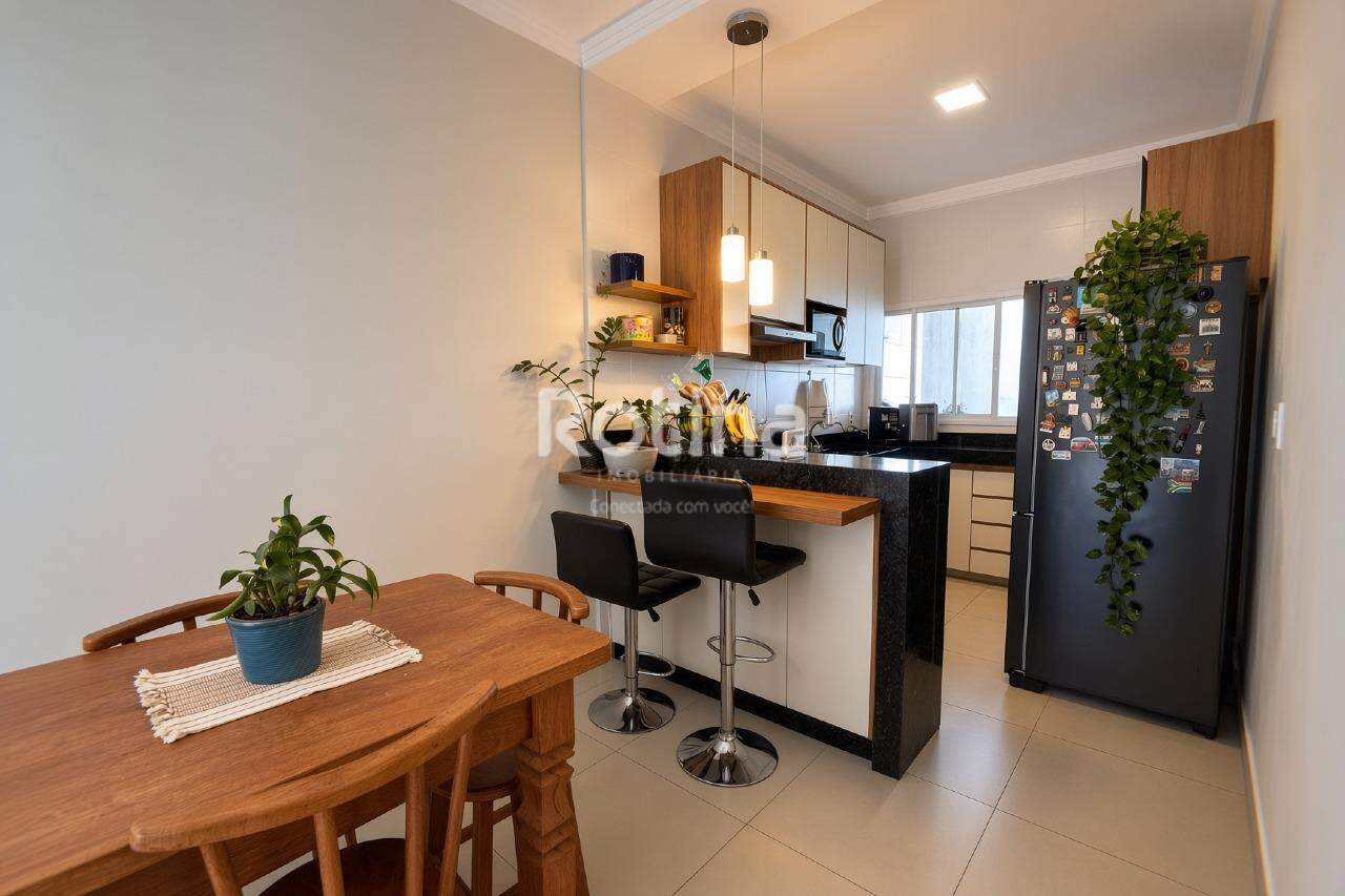 Casa à venda, 3 quartos em Uberlândia no bairro Novo Mundo no valor de R$ 580.000,00 - Rotina Imobiliária: 