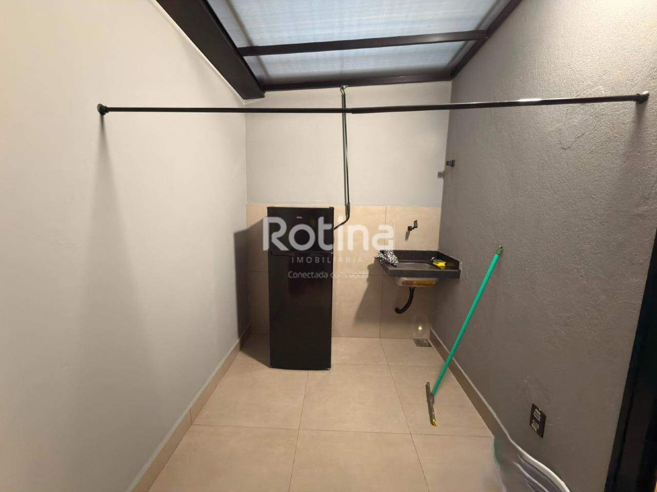 Kitnet para alugar, 1 quarto em Uberlândia no bairro Minas Gerais no valor de R$ 3.000,00 - Rotina Imobiliária: 