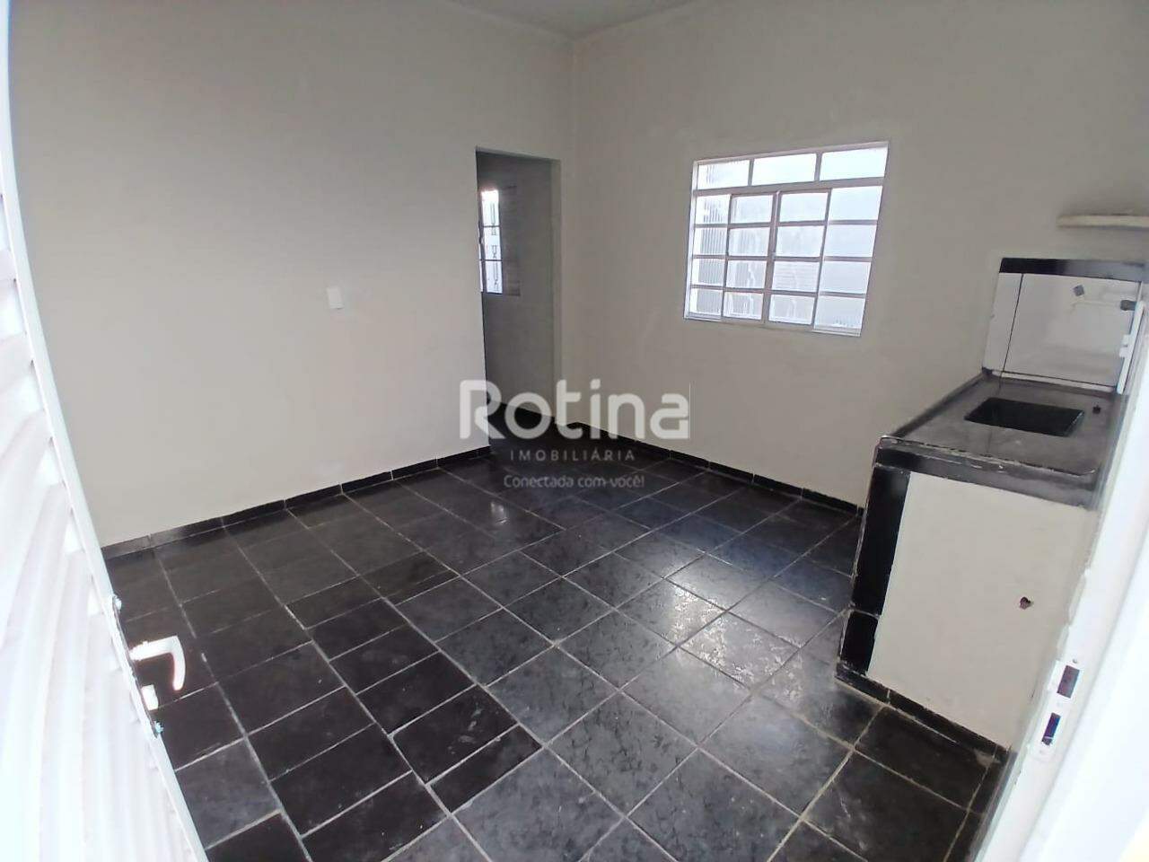 Casa para alugar, 2 quartos em Uberlândia no bairro Laranjeiras no valor de R$ 1.300,00 - Rotina Imobiliária: 