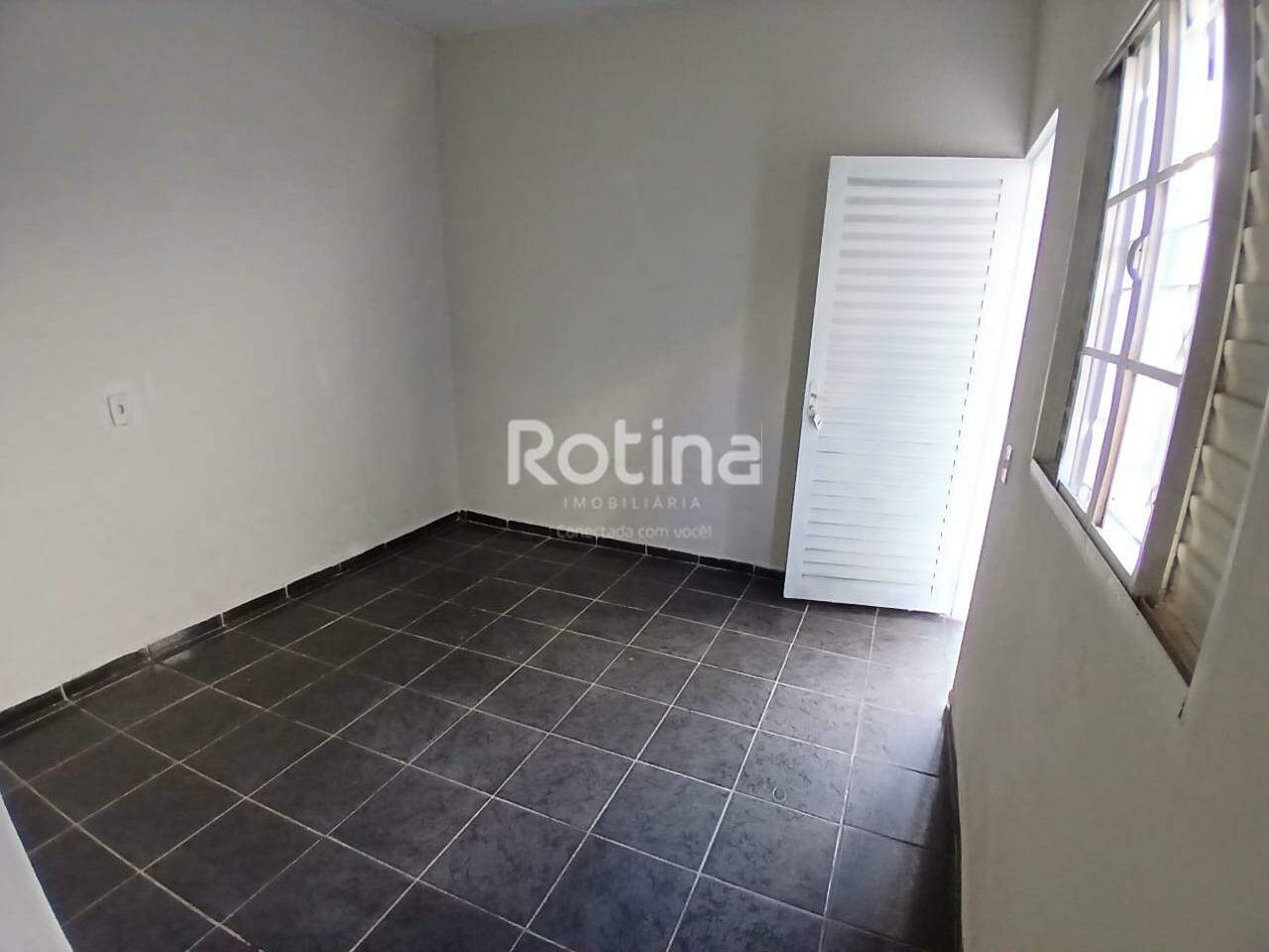 Casa para alugar, 2 quartos em Uberlândia no bairro Laranjeiras no valor de R$ 1.300,00 - Rotina Imobiliária: 
