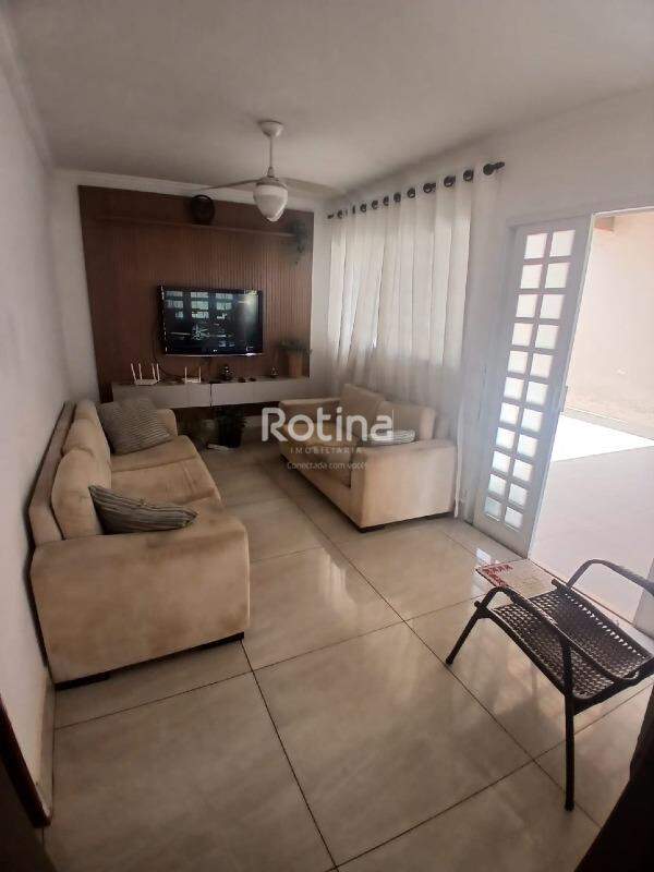Casa à venda, 3 quartos em Uberlândia no bairro Presidente Roosevelt no valor de R$ 650.000,00 - Rotina Imobiliária: 