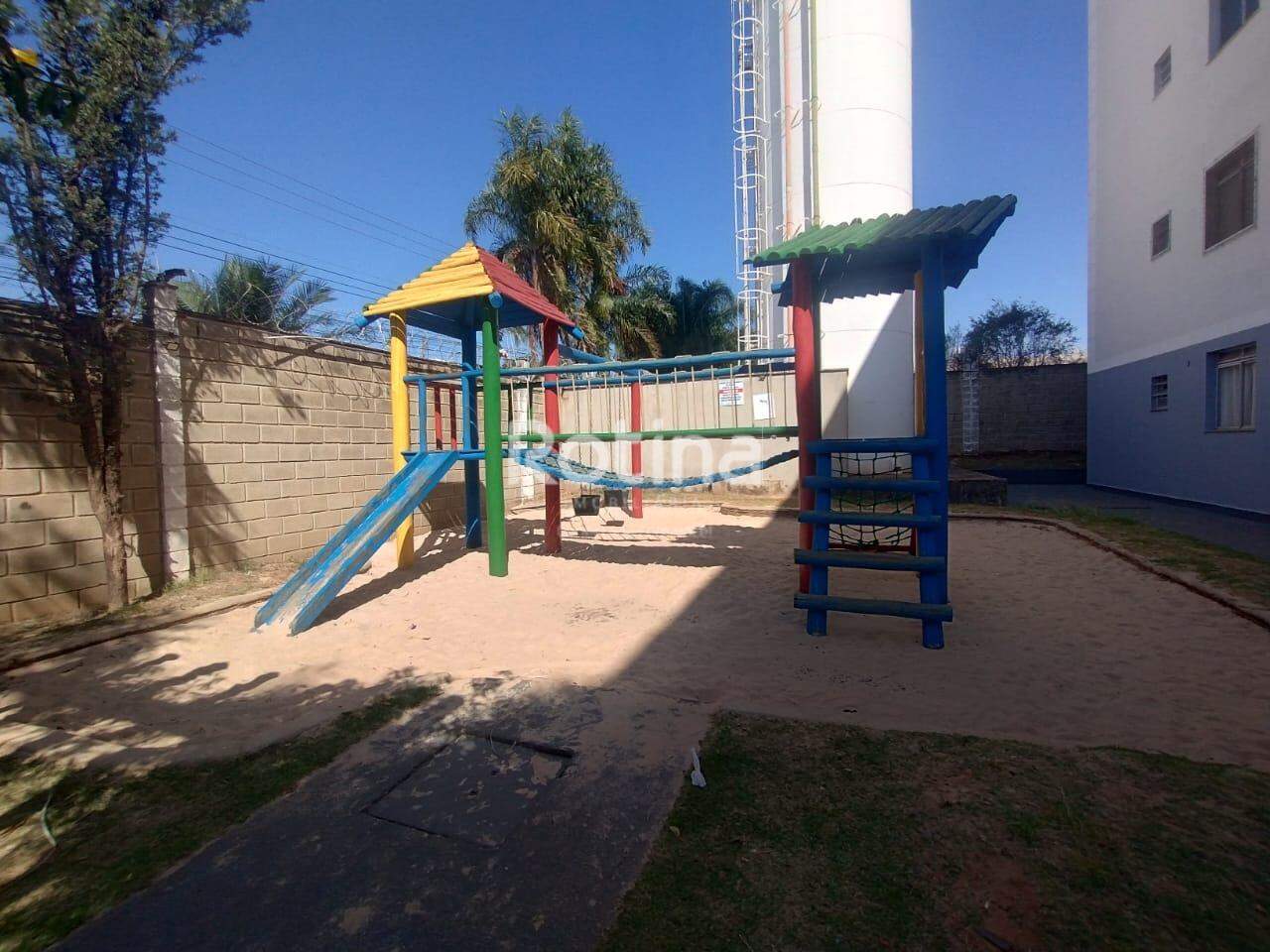Apartamento para alugar, 2 quartos em Uberlândia no bairro Chacaras Tubalina e Quartel no valor de R$ 1.200,00 - Rotina Imobiliária: 