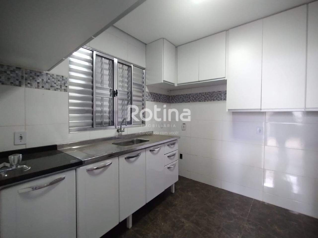 Casa para alugar, 3 quartos em Uberlândia no bairro Jardim Patrícia no valor de R$ 2.000,00 - Rotina Imobiliária: 