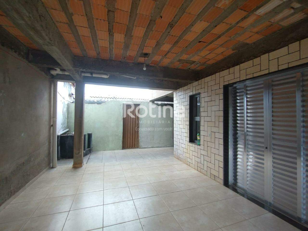 Casa para alugar, 3 quartos em Uberlândia no bairro Jardim Patrícia no valor de R$ 2.000,00 - Rotina Imobiliária: 