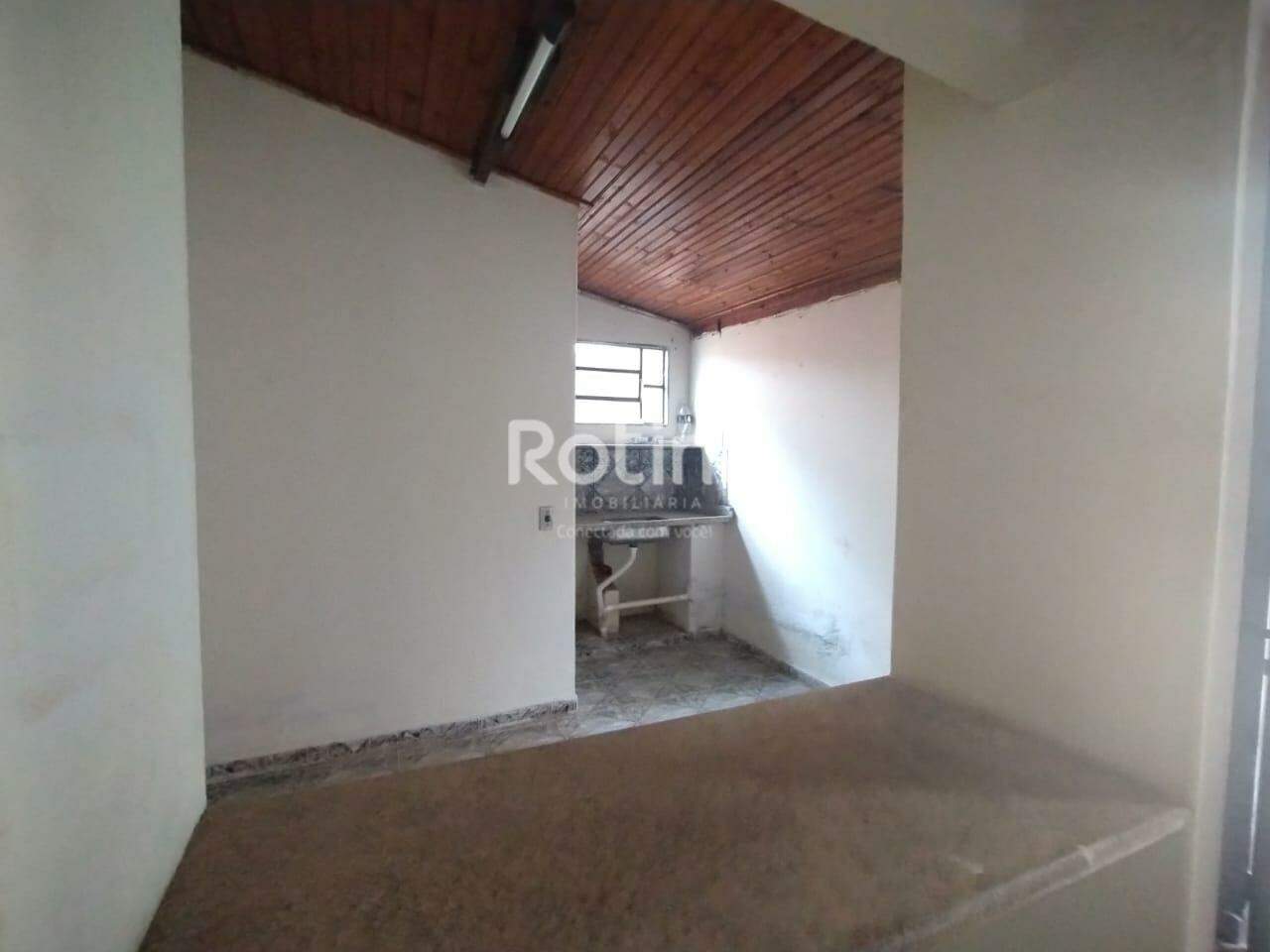 Casa para alugar, 2 quartos em Uberlândia no bairro Jardim Patrícia no valor de R$ 700,00 - Rotina Imobiliária: 