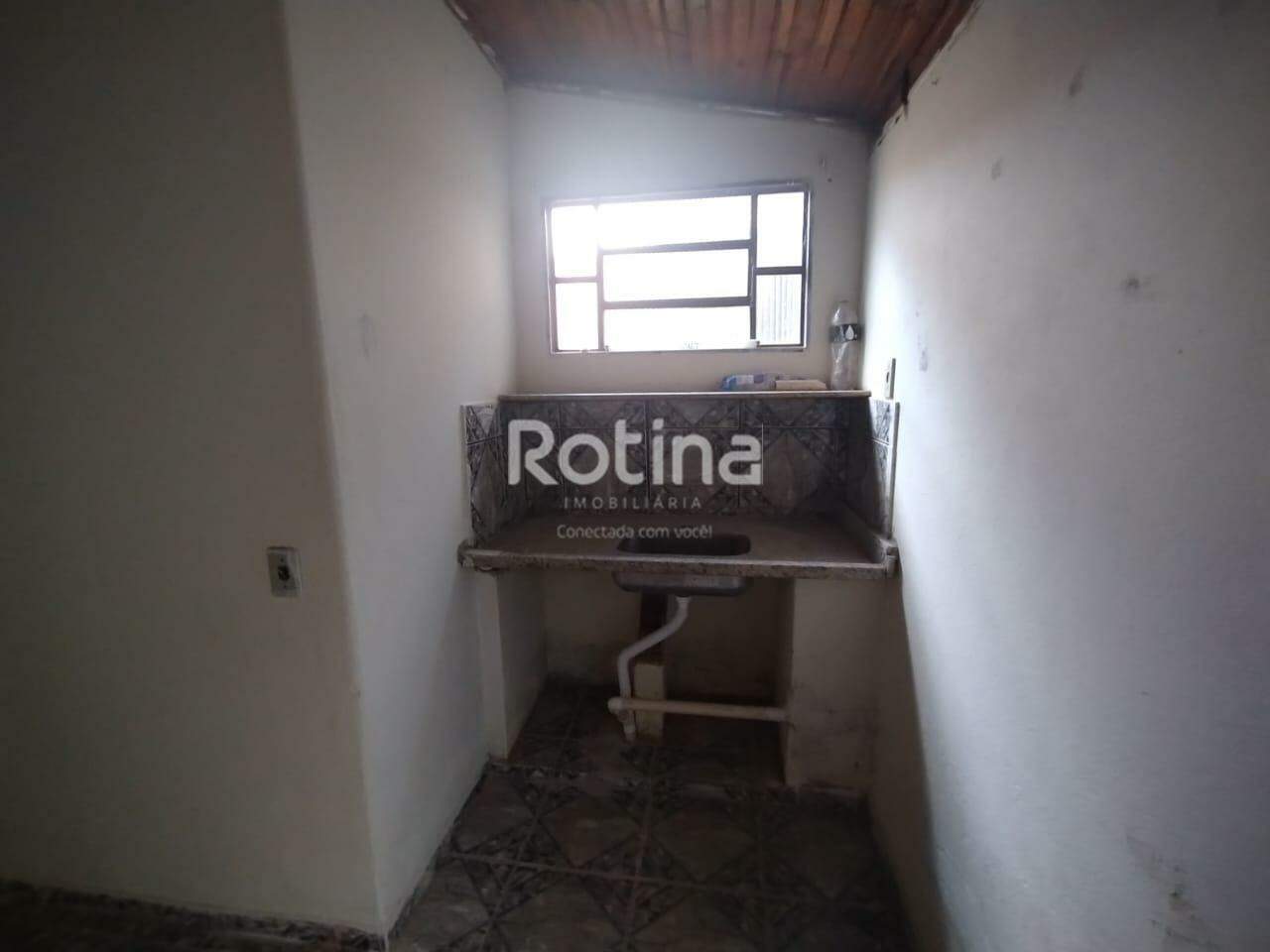 Casa para alugar, 2 quartos em Uberlândia no bairro Jardim Patrícia no valor de R$ 700,00 - Rotina Imobiliária: 