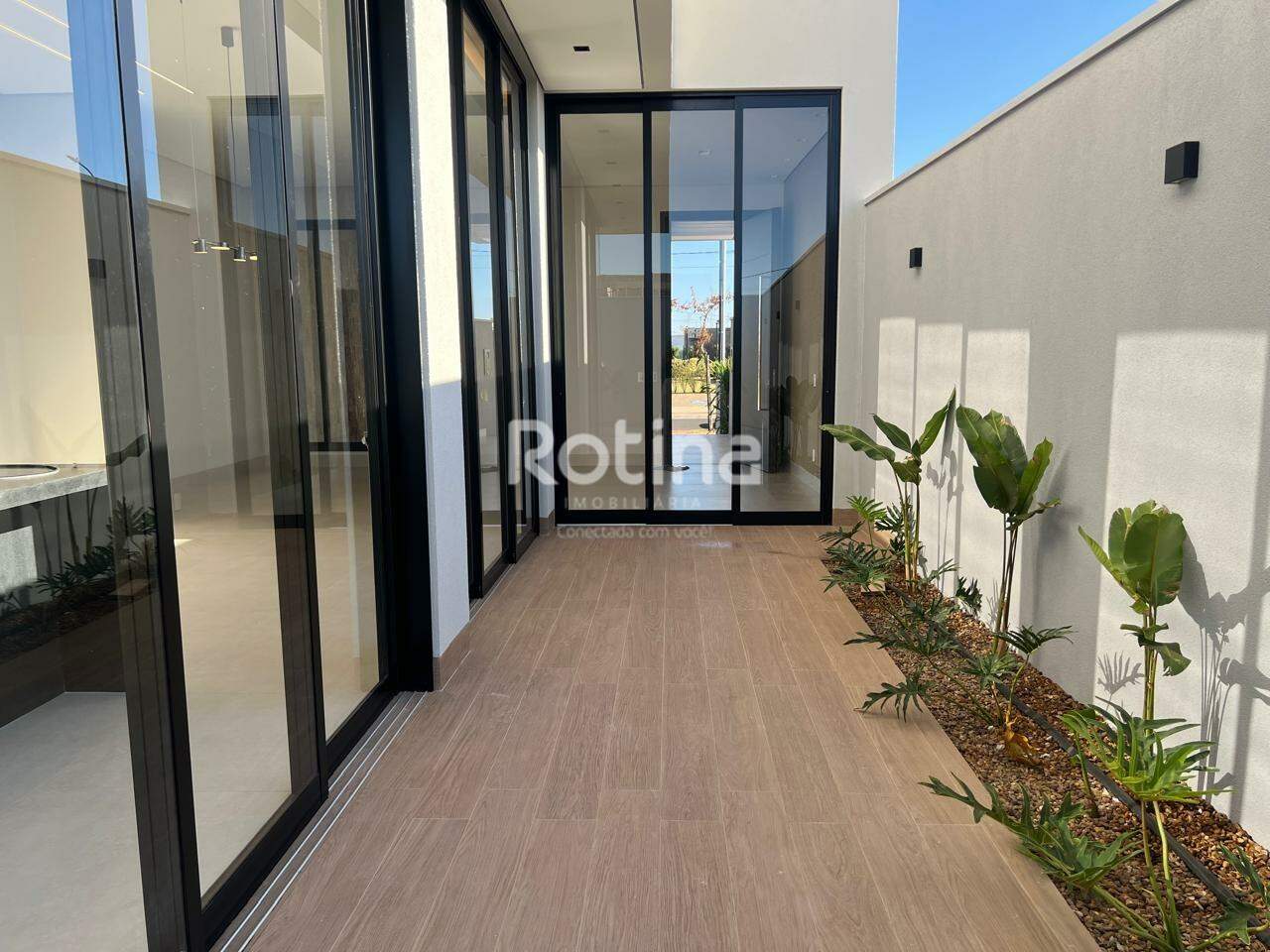 Casa Condomínio Fechado à venda, 3 quartos em Uberlândia no bairro Novo Mundo no valor de R$ 1.680.000,00 - Rotina Imobiliária: 