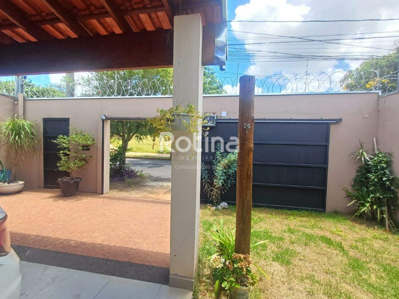Casa à venda, 3 quartos em Uberlândia no bairro Granada no valor de R$ 620.000,00 - Rotina Imobiliária: 
