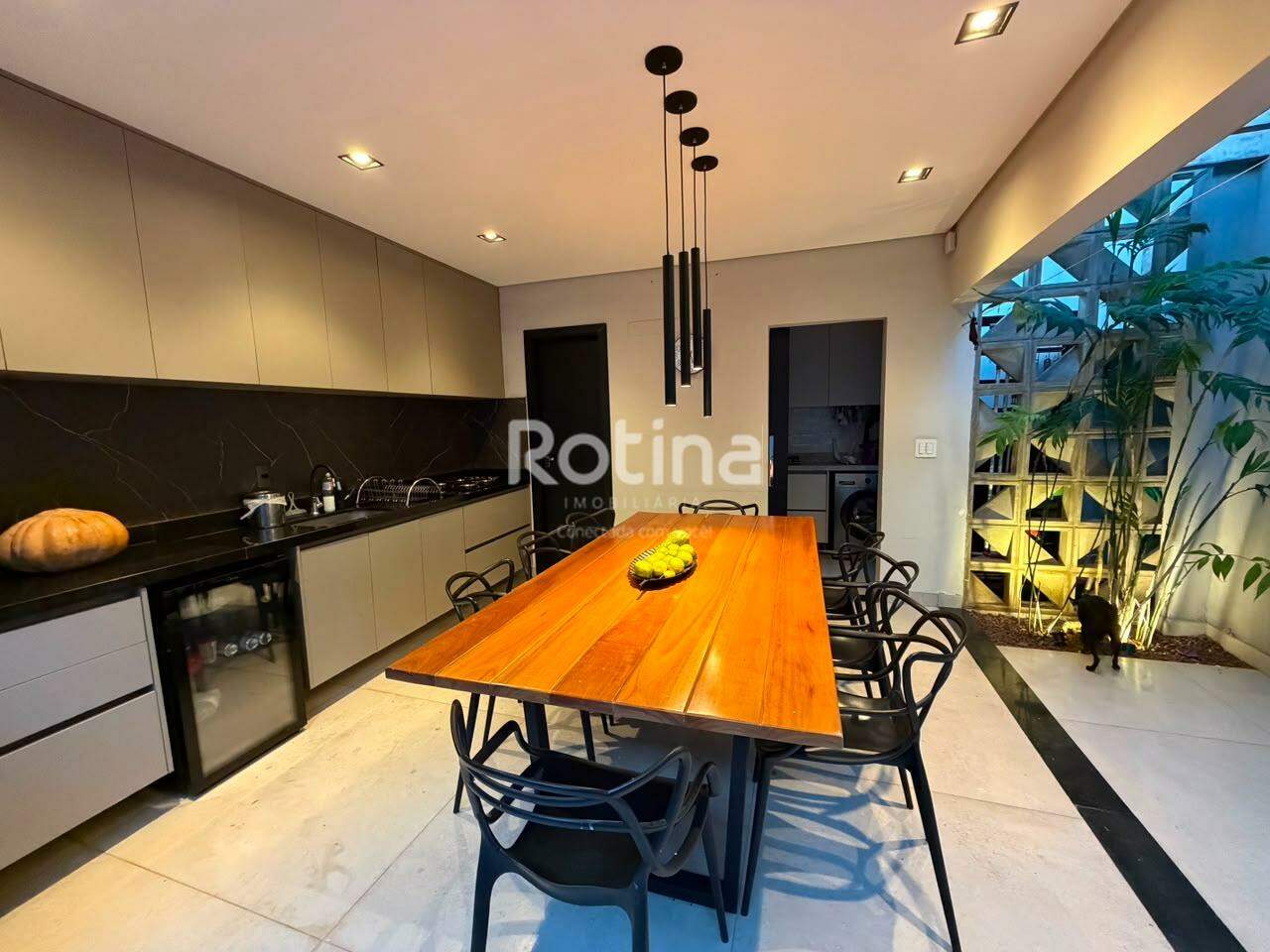 Casa à venda, 3 quartos em Uberlândia no bairro Lídice no valor de R$ 2.300.000,00 - Rotina Imobiliária: 