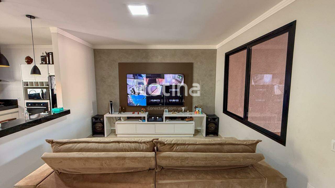 Casa à venda, 3 quartos em Uberlândia no bairro Shopping Park no valor de R$ 520.000,00 - Rotina Imobiliária: 