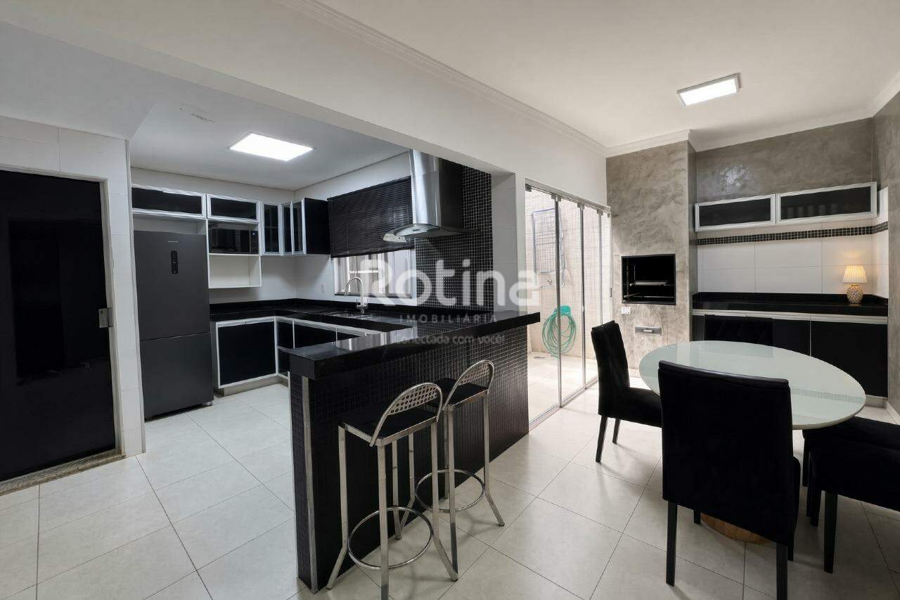 Casa à venda, 3 quartos em Uberlândia no bairro Aclimação no valor de R$ 500.000,00 - Rotina Imobiliária: 