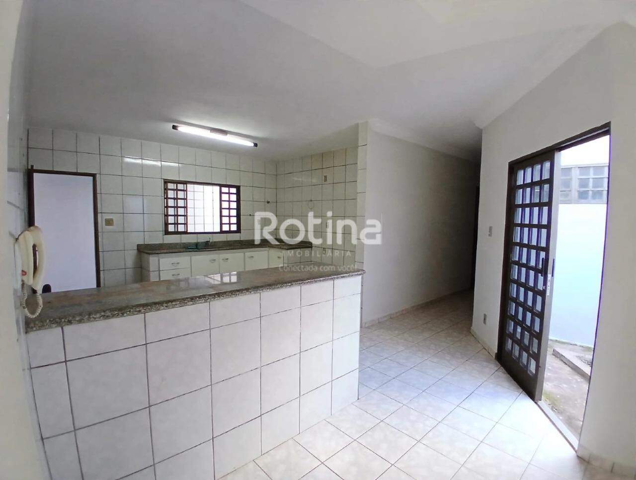 Casa para alugar, 3 quartos em Uberlândia no bairro Granada no valor de R$ 2.800,00 - Rotina Imobiliária: 