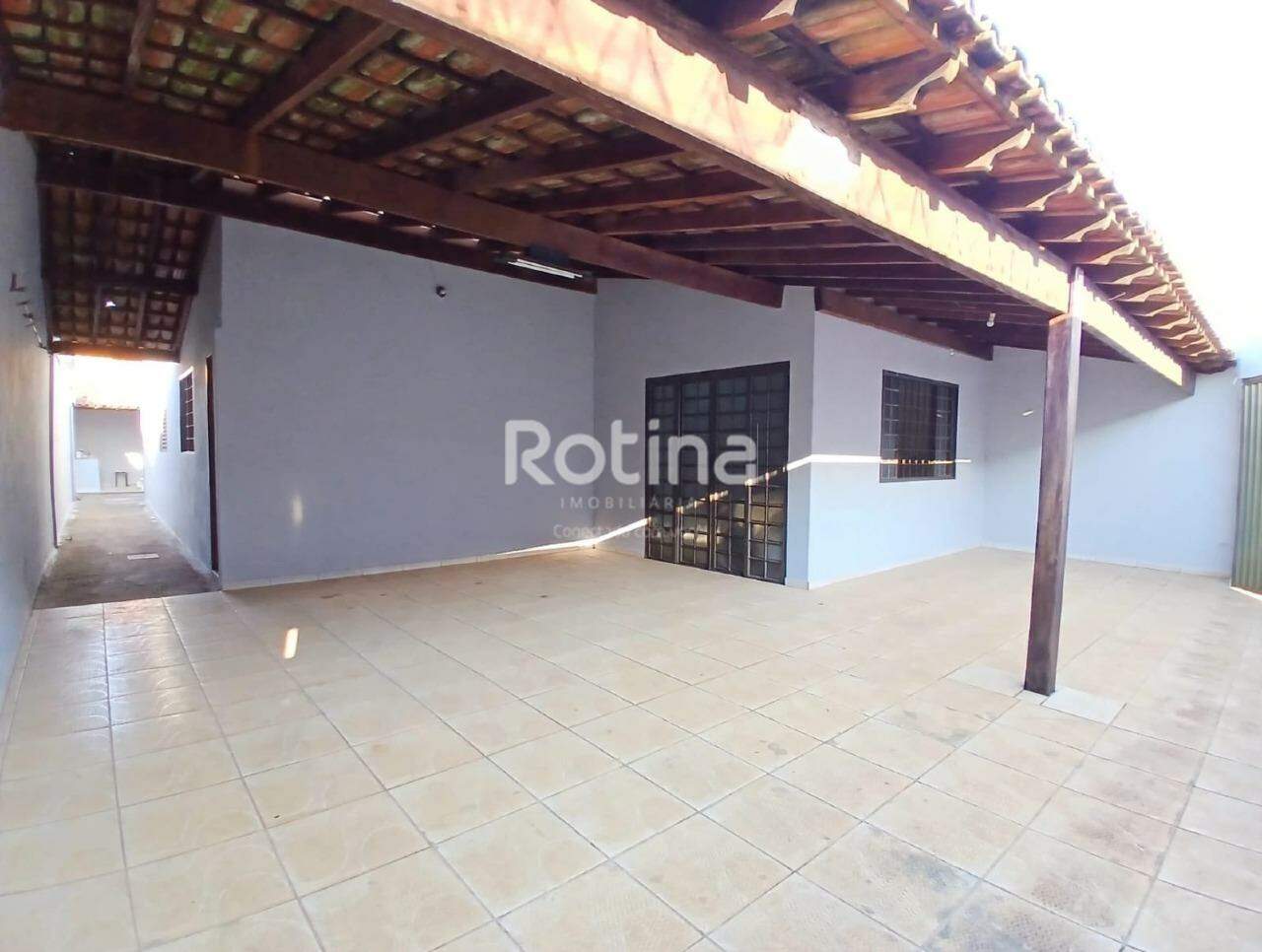 Casa para alugar, 3 quartos em Uberlândia no bairro Granada no valor de R$ 2.800,00 - Rotina Imobiliária: 