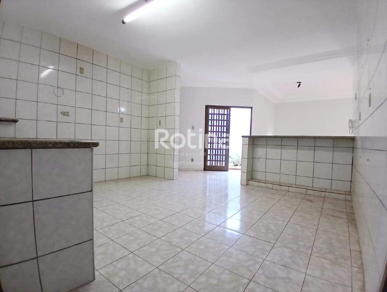 Casa para alugar, 3 quartos em Uberlândia no bairro Granada no valor de R$ 2.800,00 - Rotina Imobiliária: 