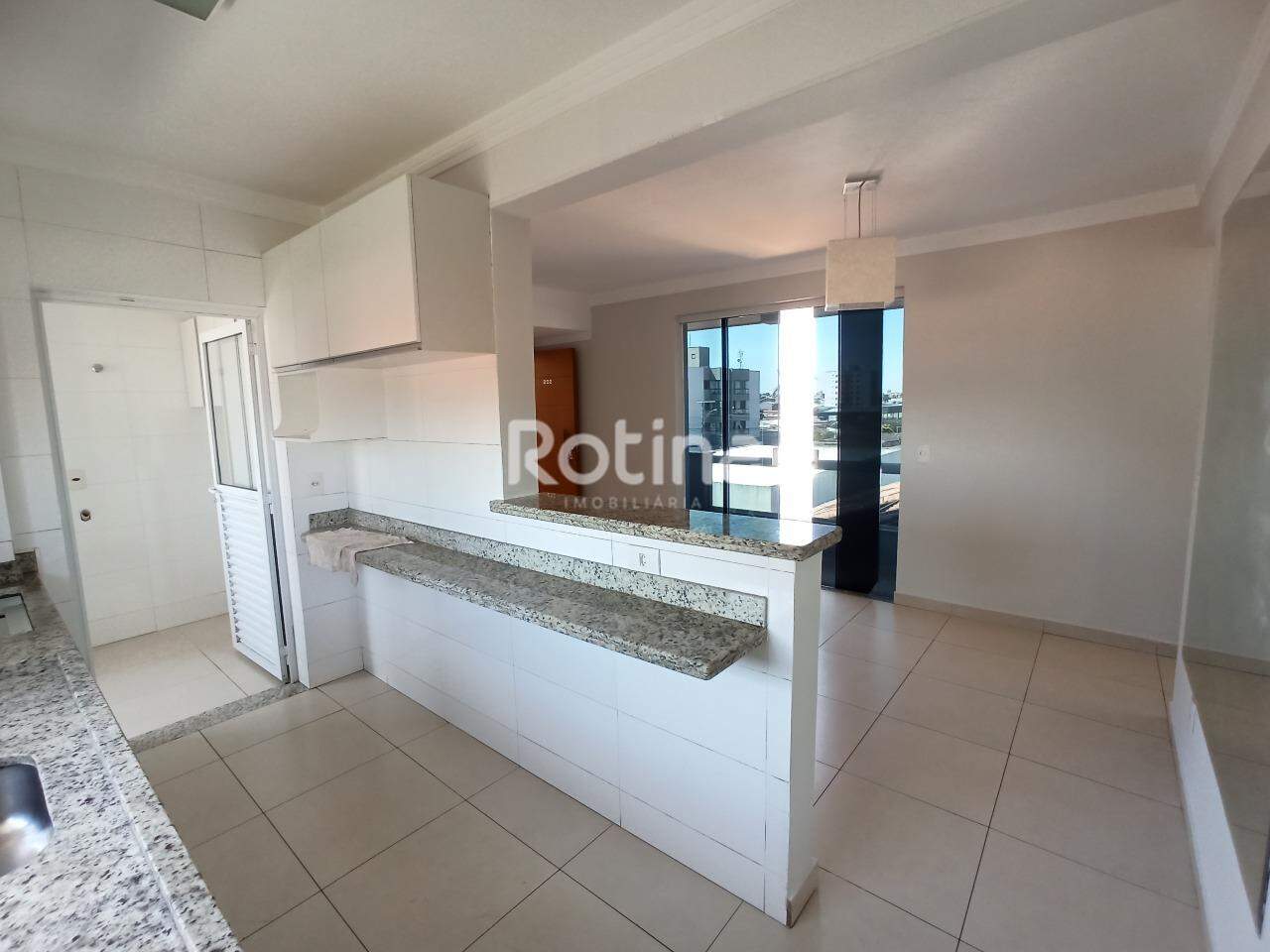 Apartamento para alugar, 3 quartos em Uberlândia no bairro Brasil no valor de R$ 2.600,00 - Rotina Imobiliária: 