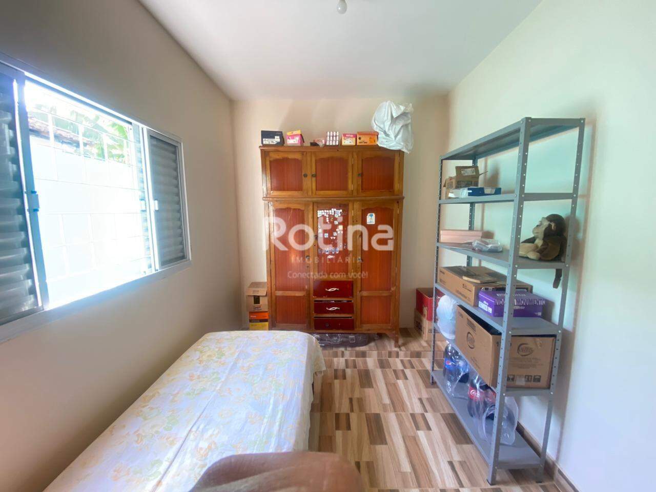 Casa à venda, 3 quartos em Uberlândia no bairro São Jorge no valor de R$ 400.000,00 - Rotina Imobiliária: 