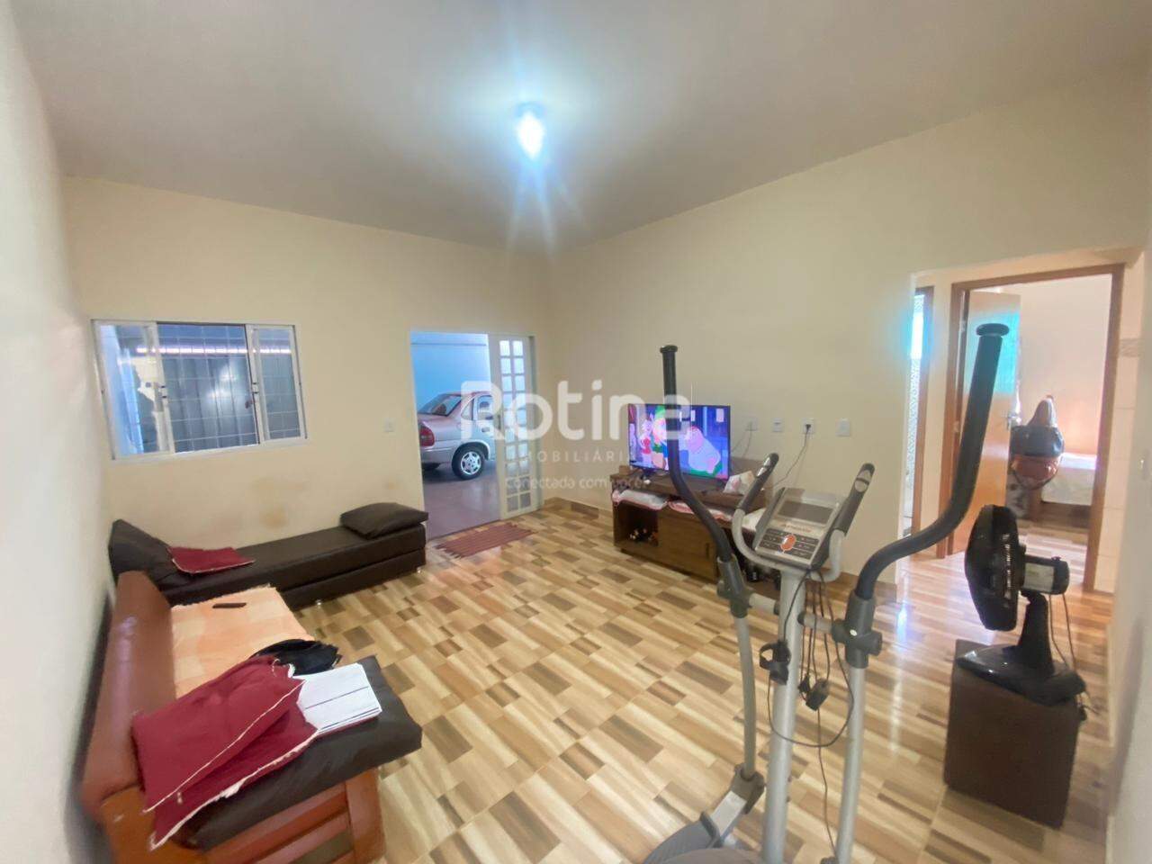 Casa à venda, 3 quartos em Uberlândia no bairro São Jorge no valor de R$ 400.000,00 - Rotina Imobiliária: 