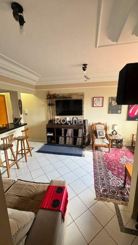 Apartamento para alugar, 3 quartos em Uberlândia no bairro Santa Mônica no valor de R$ 2.300,00 - Rotina Imobiliária: 