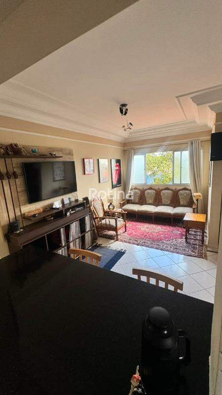 Apartamento para alugar, 3 quartos em Uberlândia no bairro Santa Mônica no valor de R$ 2.300,00 - Rotina Imobiliária: 