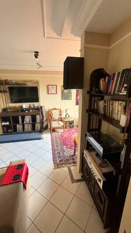 Apartamento para alugar, 3 quartos em Uberlândia no bairro Santa Mônica no valor de R$ 2.300,00 - Rotina Imobiliária: 