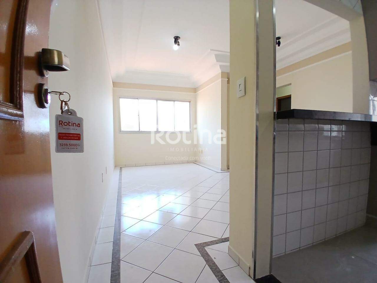 Apartamento para alugar, 3 quartos em Uberlândia no bairro Santa Mônica no valor de R$ 2.000,00 - Rotina Imobiliária: 