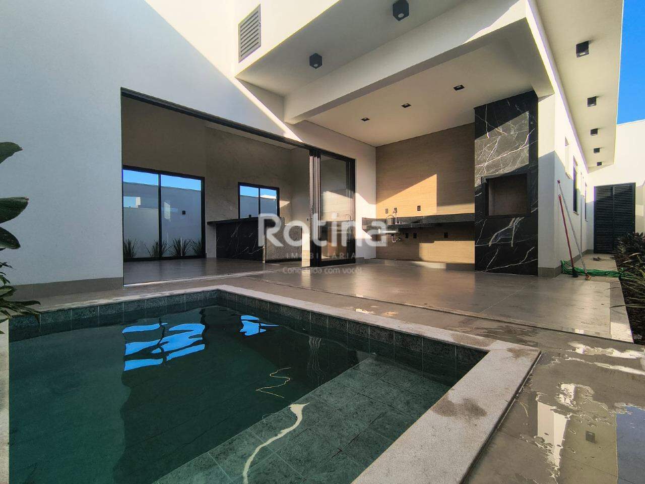 Casa Condomínio Fechado à venda, 3 quartos em Uberlândia no bairro Novo Mundo no valor de R$ 1.790.000,00 - Rotina Imobiliária: 
