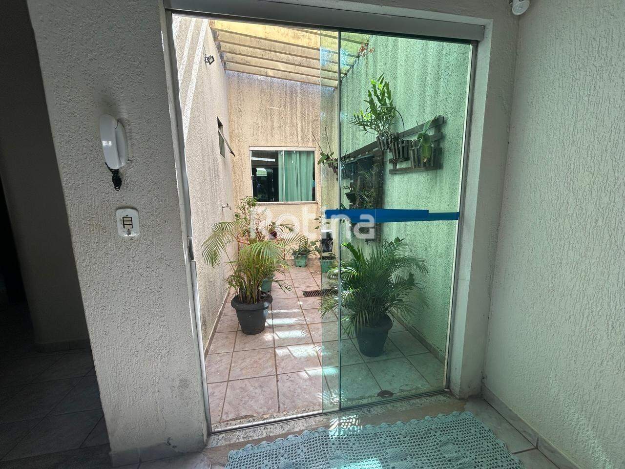 Casa para alugar, 2 quartos em Uberlândia no bairro Jardim das Palmeiras no valor de R$ 3.500,00 - Rotina Imobiliária: 