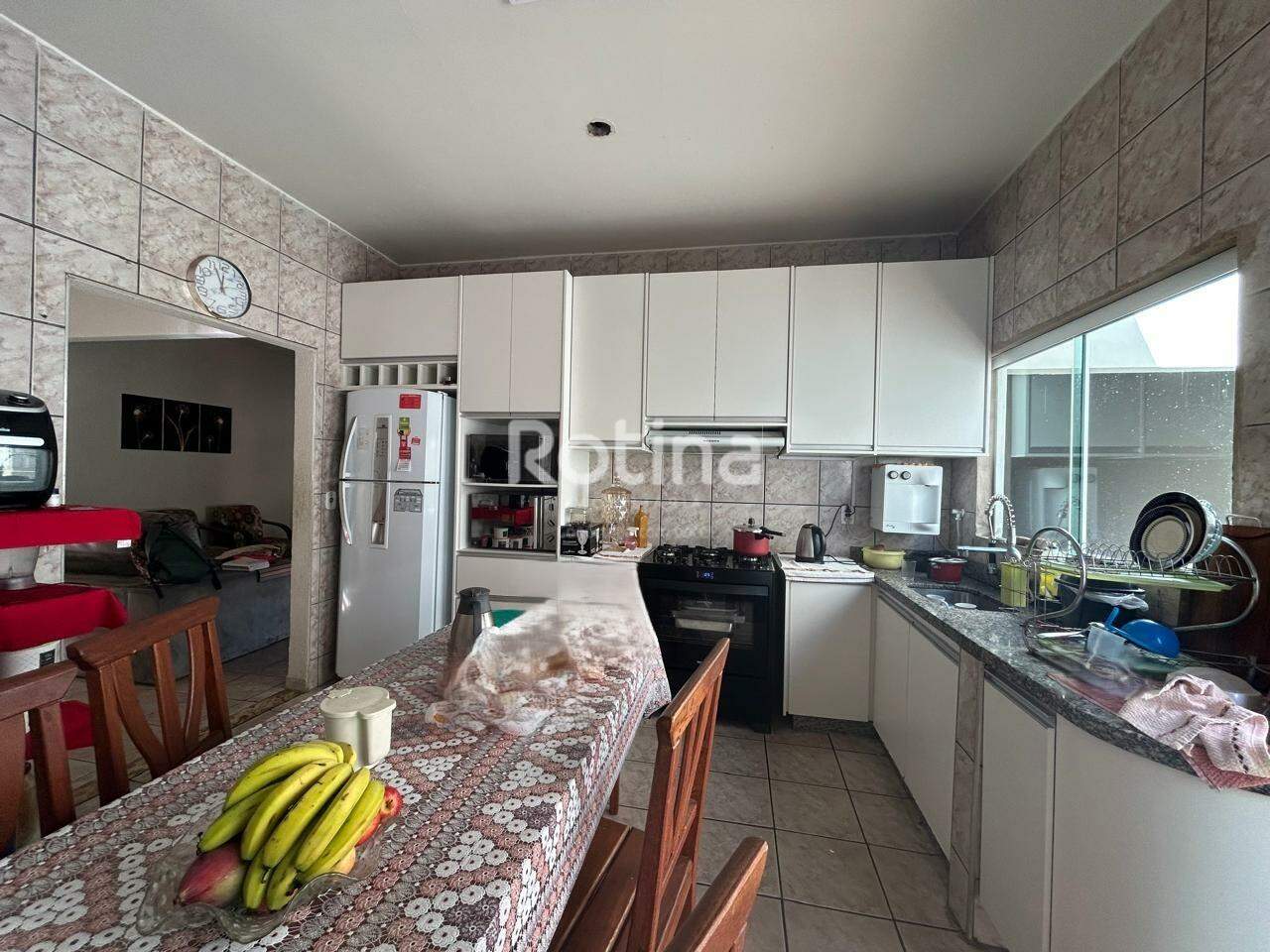 Casa para alugar, 2 quartos em Uberlândia no bairro Jardim das Palmeiras no valor de R$ 3.500,00 - Rotina Imobiliária: 