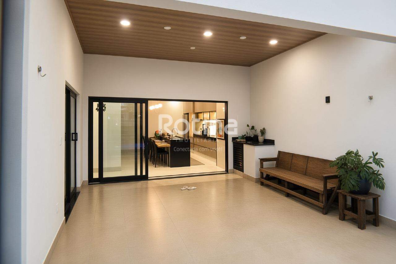 Casa à venda, 3 quartos em Uberlândia no bairro Grand Ville no valor de R$ 1.550.000,00 - Rotina Imobiliária: 