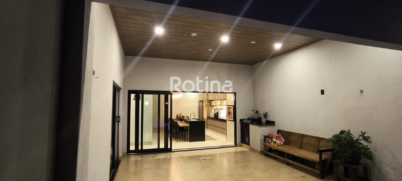 Casa à venda, 3 quartos em Uberlândia no bairro Grand Ville no valor de R$ 1.550.000,00 - Rotina Imobiliária: 