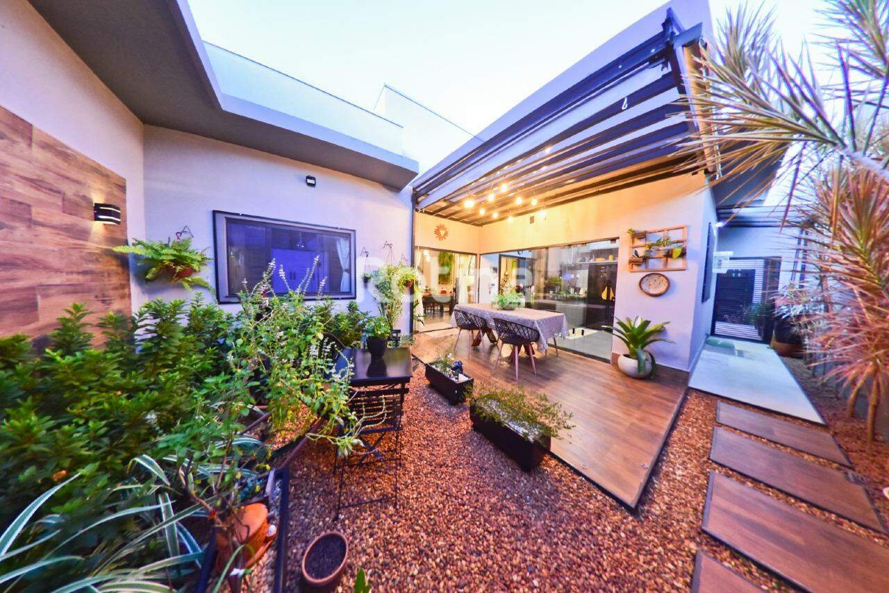 Casa à venda, 3 quartos em Uberlândia no bairro Granada no valor de R$ 1.215.000,00 - Rotina Imobiliária: 