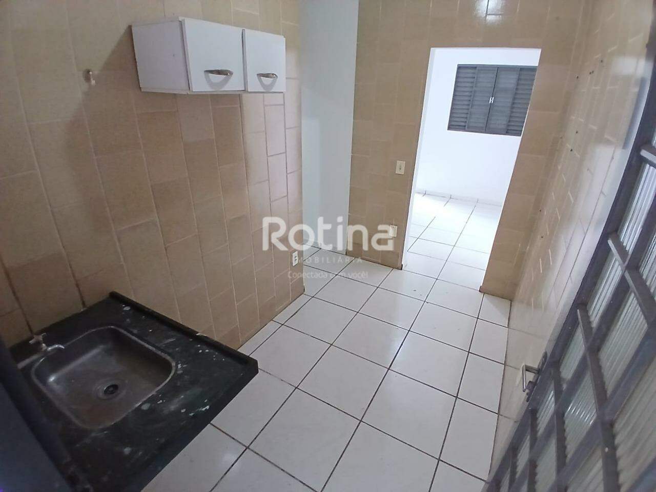 Casa para alugar, 2 quartos em Uberlândia no bairro Tubalina no valor de R$ 900,00 - Rotina Imobiliária: 