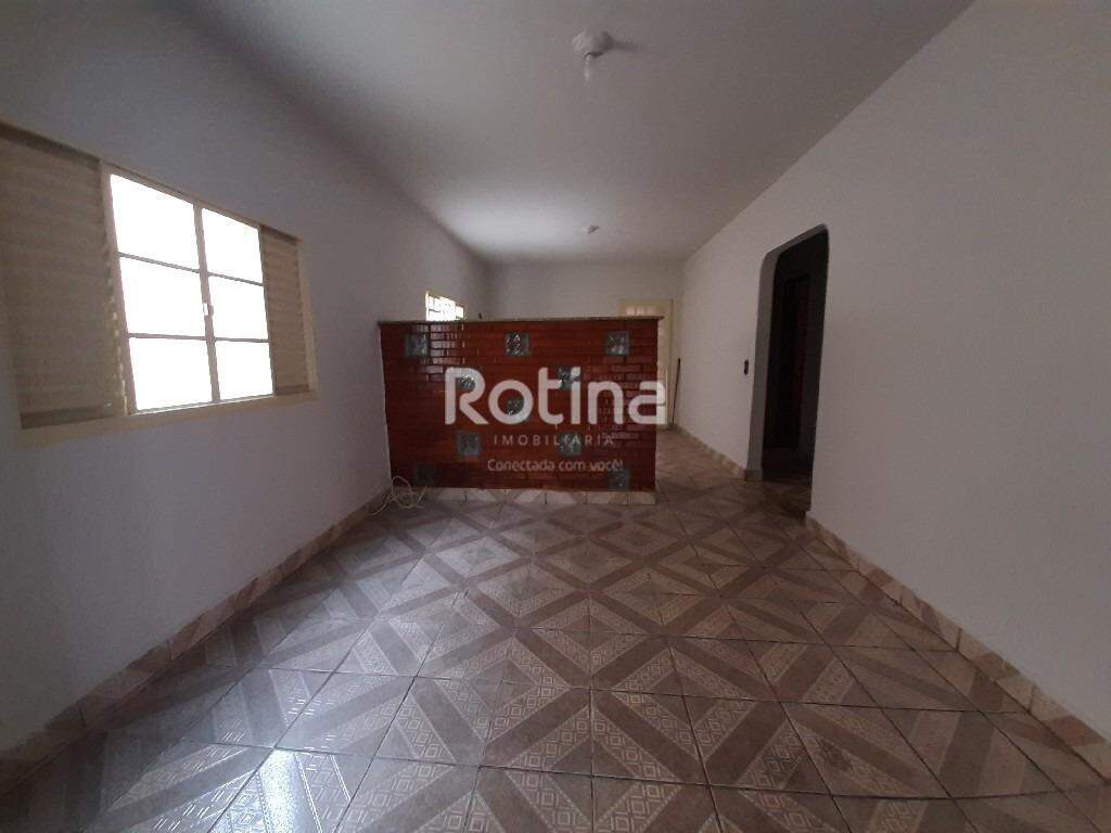 Casa para alugar, 3 quartos em Uberlândia no bairro Planalto no valor de R$ 2.900,00 - Rotina Imobiliária: 