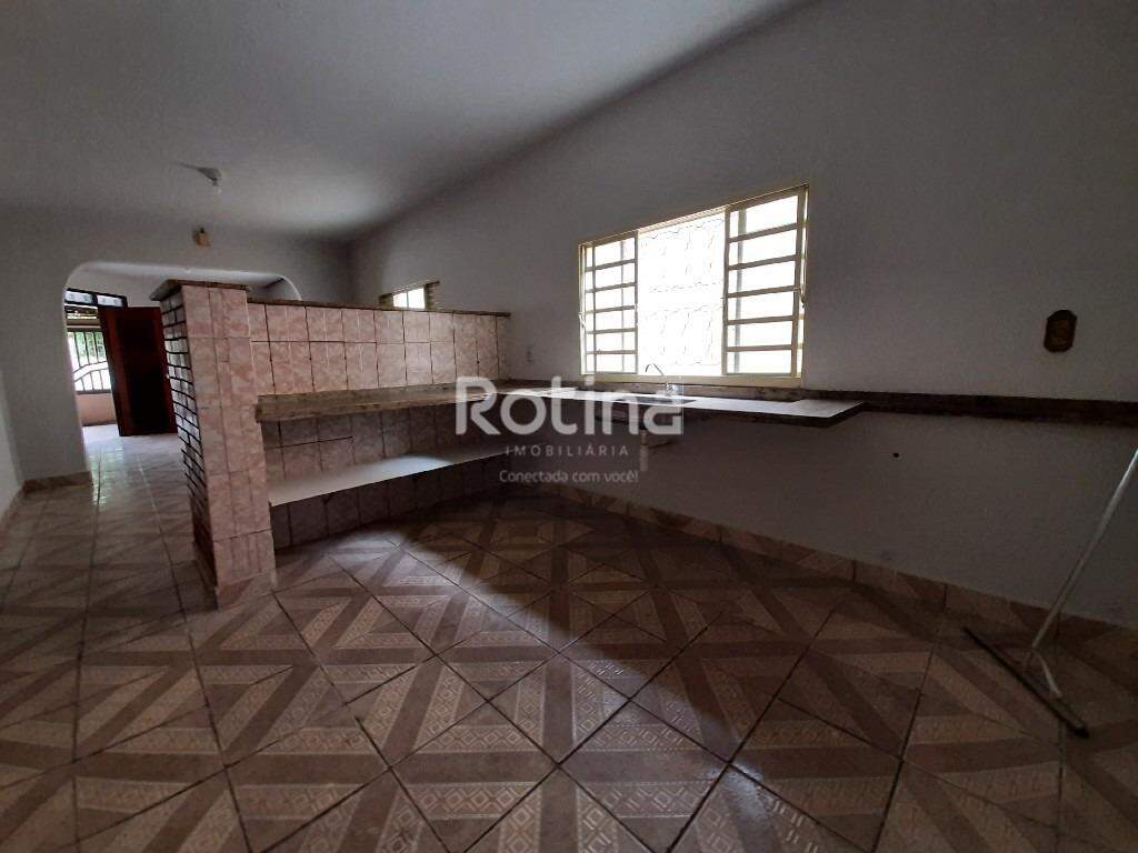 Casa para alugar, 3 quartos em Uberlândia no bairro Planalto no valor de R$ 2.900,00 - Rotina Imobiliária: 