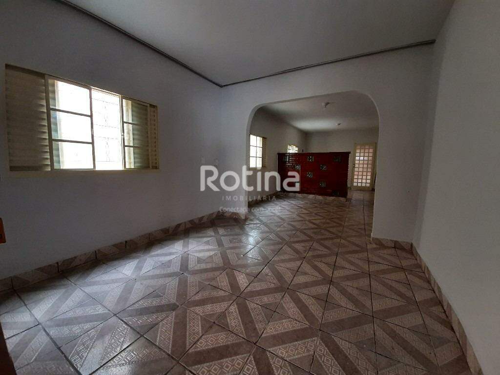 Casa para alugar, 3 quartos em Uberlândia no bairro Planalto no valor de R$ 2.900,00 - Rotina Imobiliária: 